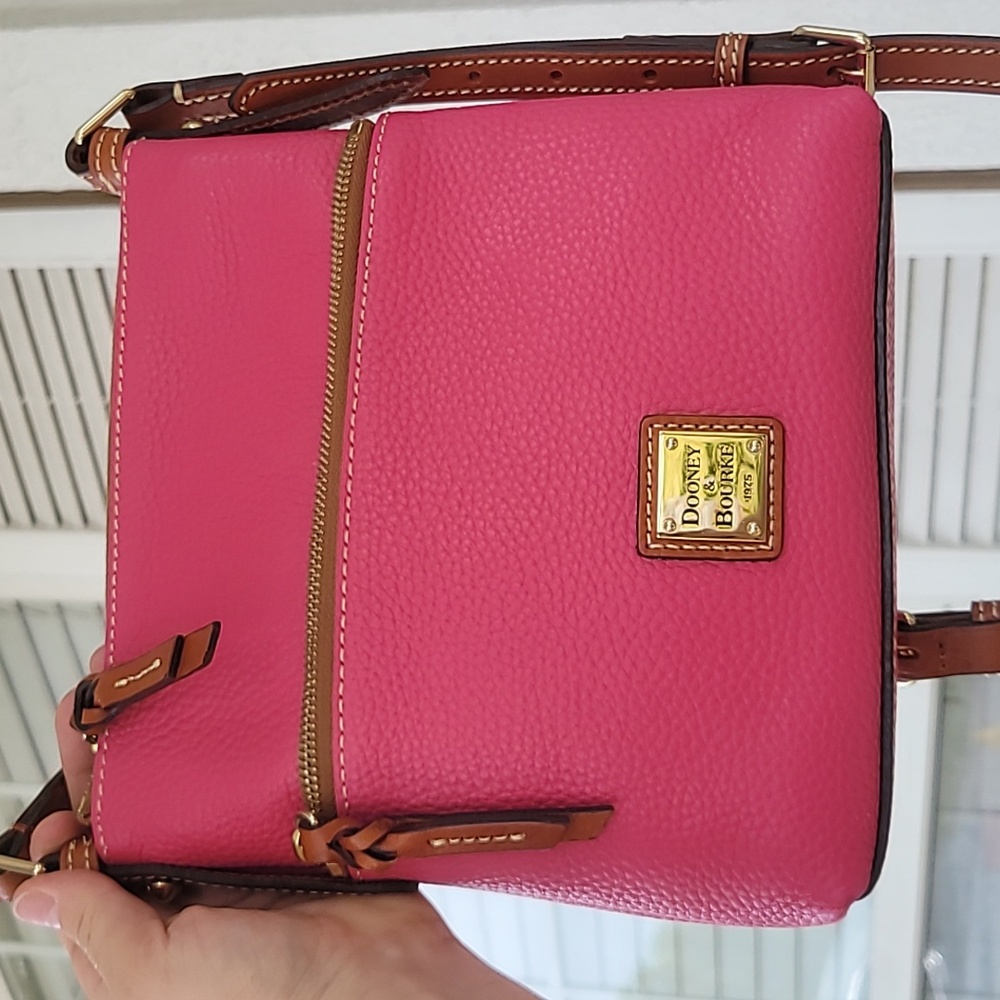 Rare Dooney & Bourke Pink Crossbody Woman Size 9x9